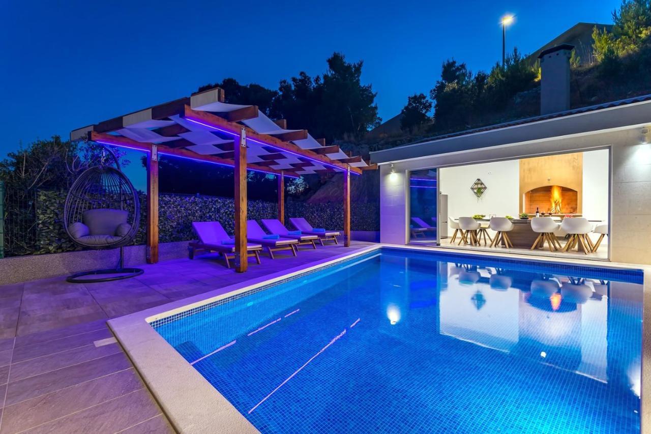 Villa Matan - Only 200M From The Sandy Beaches, Private 28M2 Pool Omiš Exterior foto