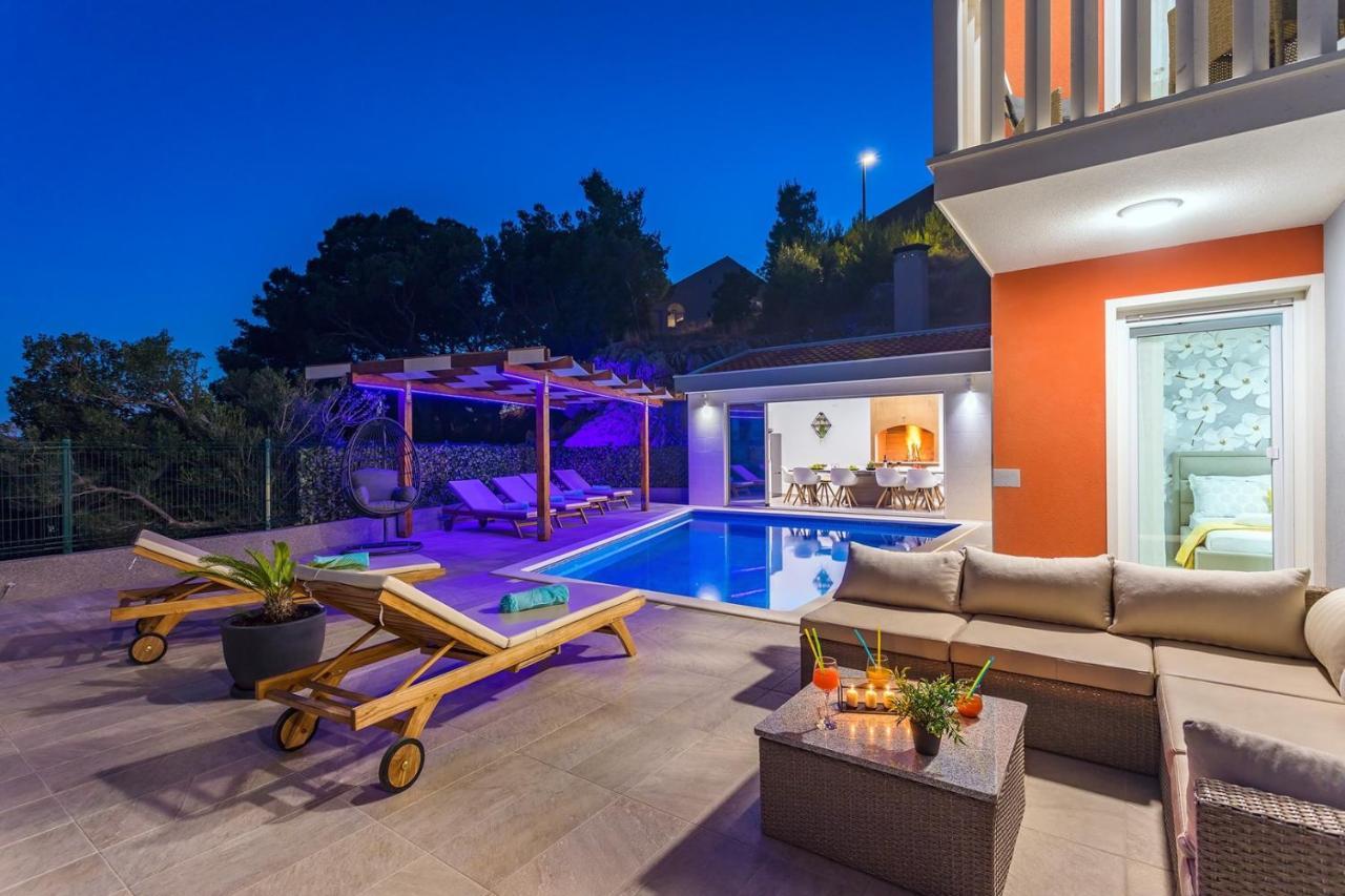 Villa Matan - Only 200M From The Sandy Beaches, Private 28M2 Pool Omiš Cameră foto