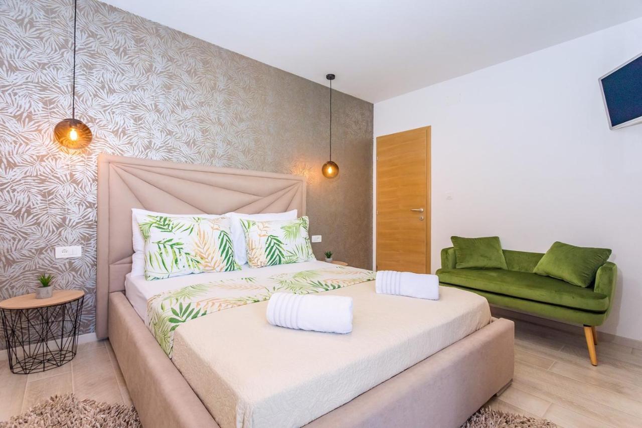 Villa Matan - Only 200M From The Sandy Beaches, Private 28M2 Pool Omiš Cameră foto