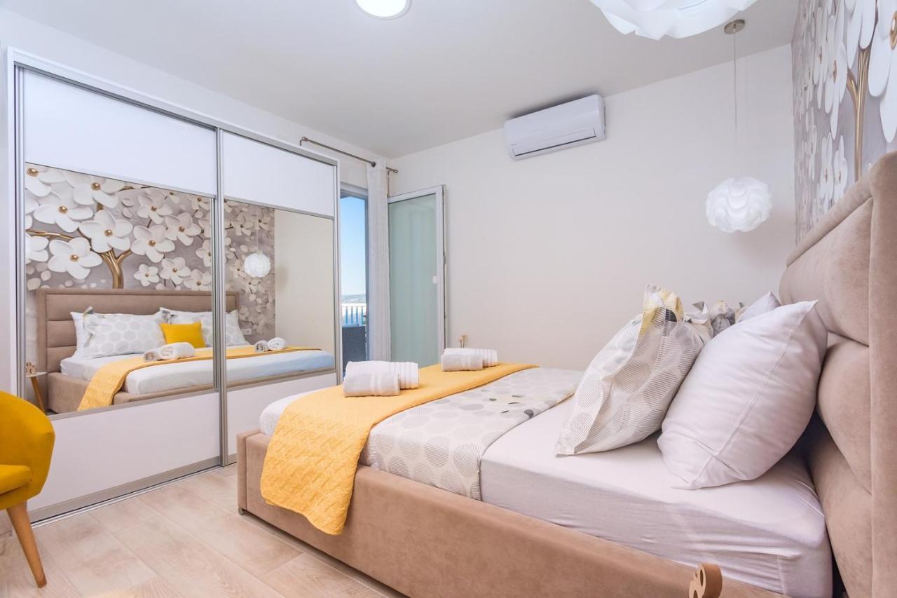 Villa Matan - Only 200M From The Sandy Beaches, Private 28M2 Pool Omiš Cameră foto